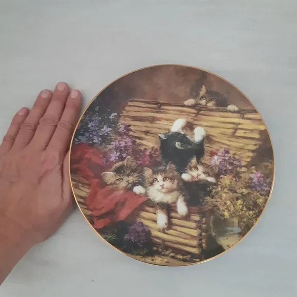 Collector Cat Plate "THE KITTEN EXPRESS" Victorian Cat Capers by C L Huber. - Picture 3 of 5